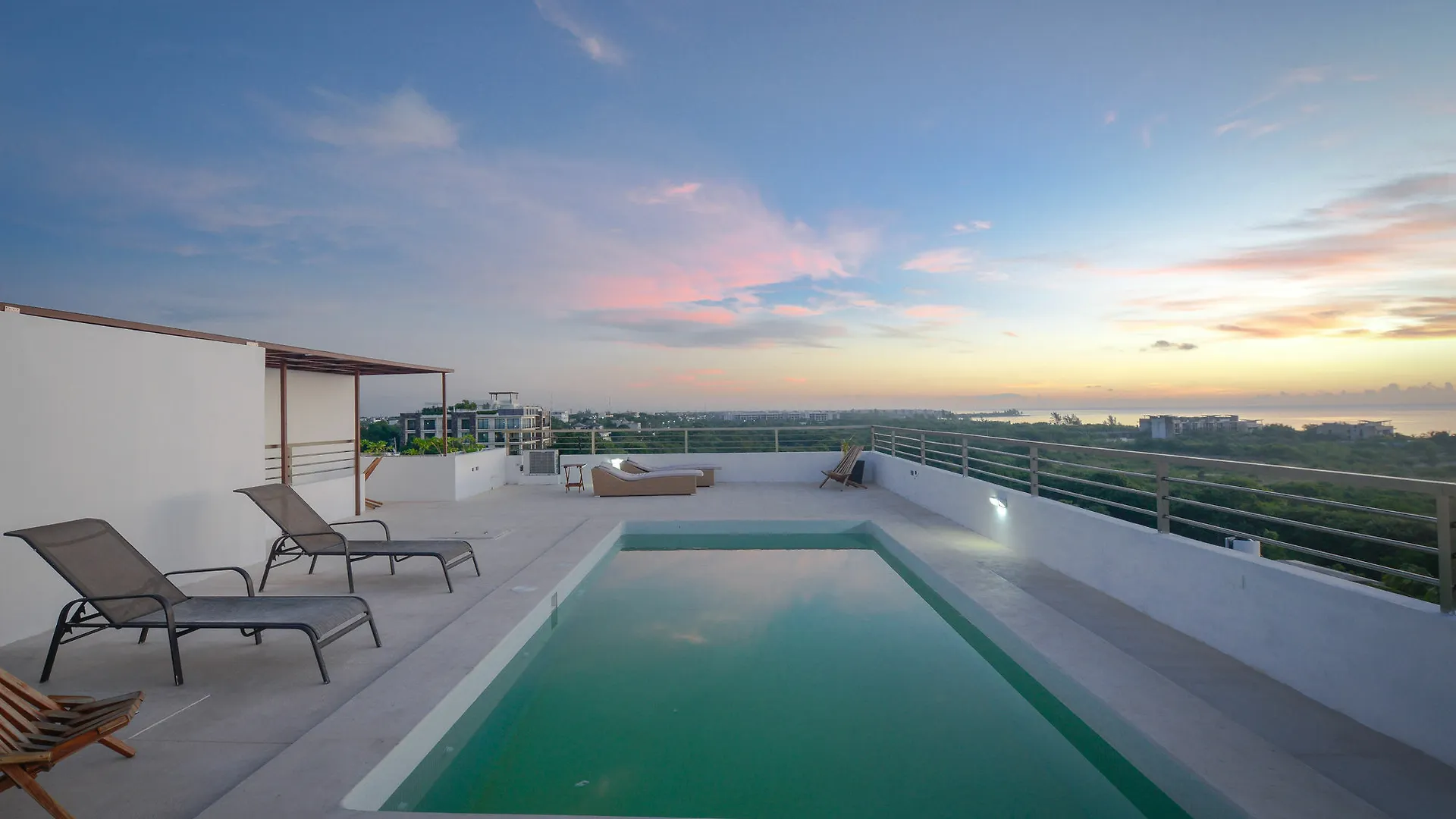 Coral Blue Beach Condohotel بلايا ديل كارمن 3*,  المكسيك